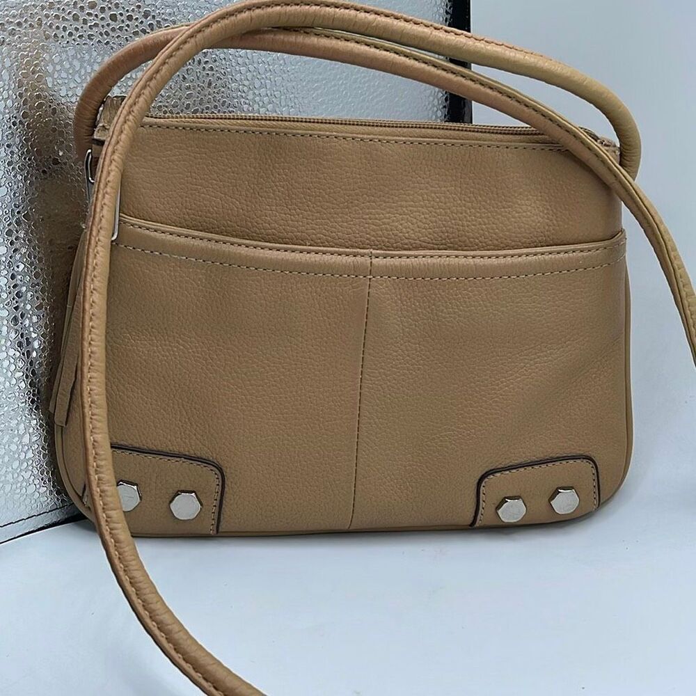 Tignanelloβtan leather crossbody. 21β handle drop.